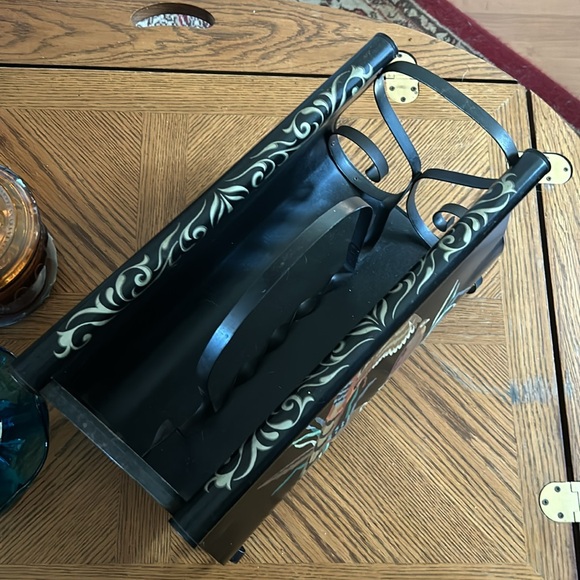 Vintage Black Metal Toleware Magazine Rack with Painted Pheasants - Picture 7 of 8
